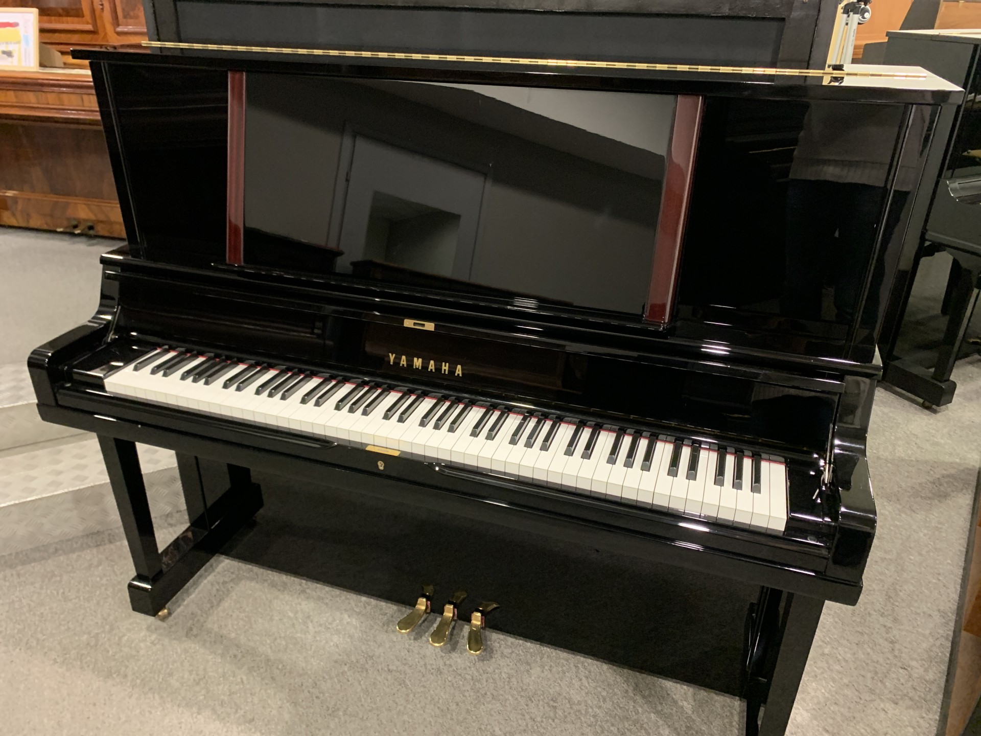 Pianino Yamaha U3 Sostenuto Pedal - PianoExpert